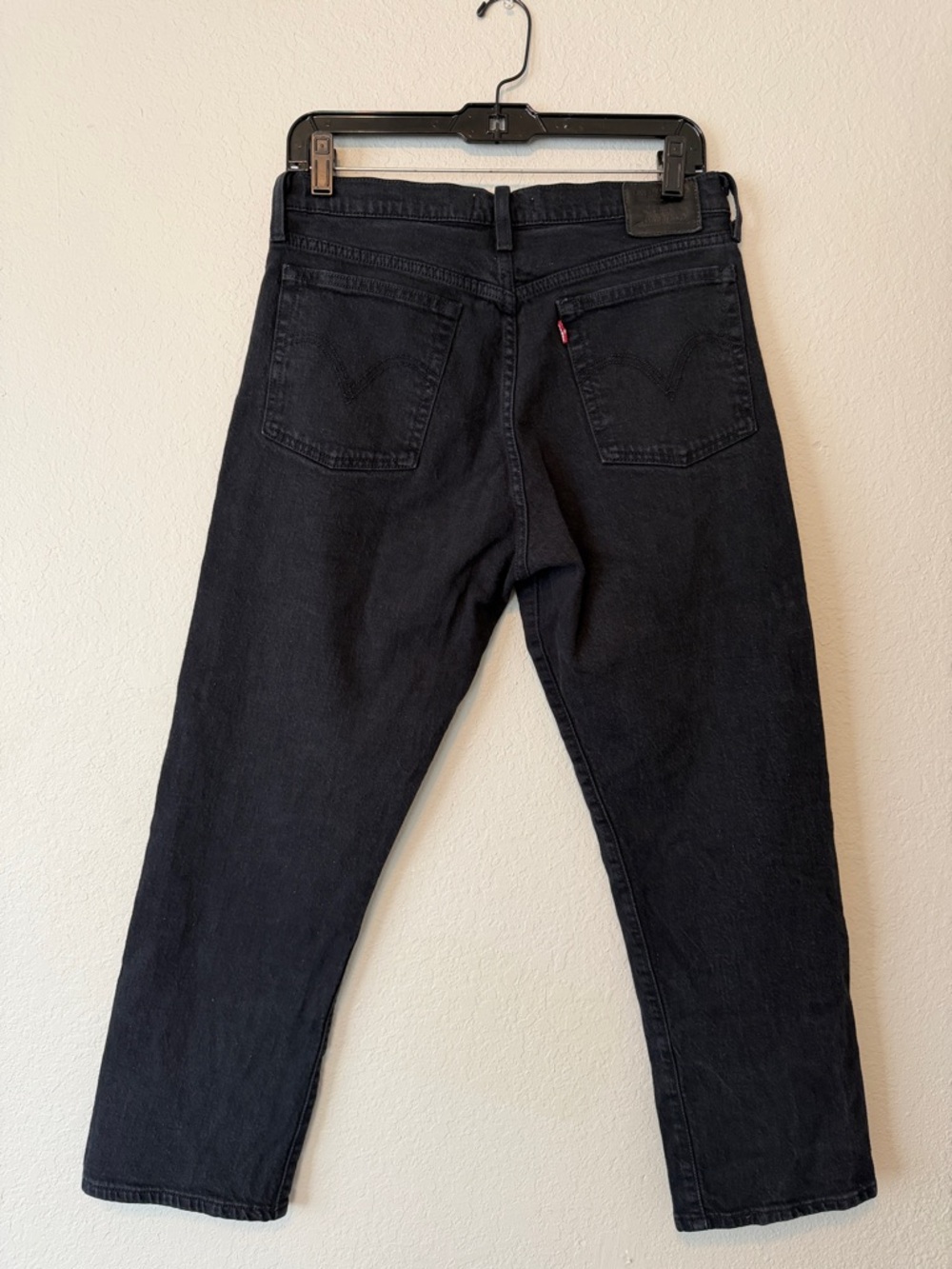 Levi’s Wedgie Straight Ankle Jeans in Black Heart - Picture 7 of 8